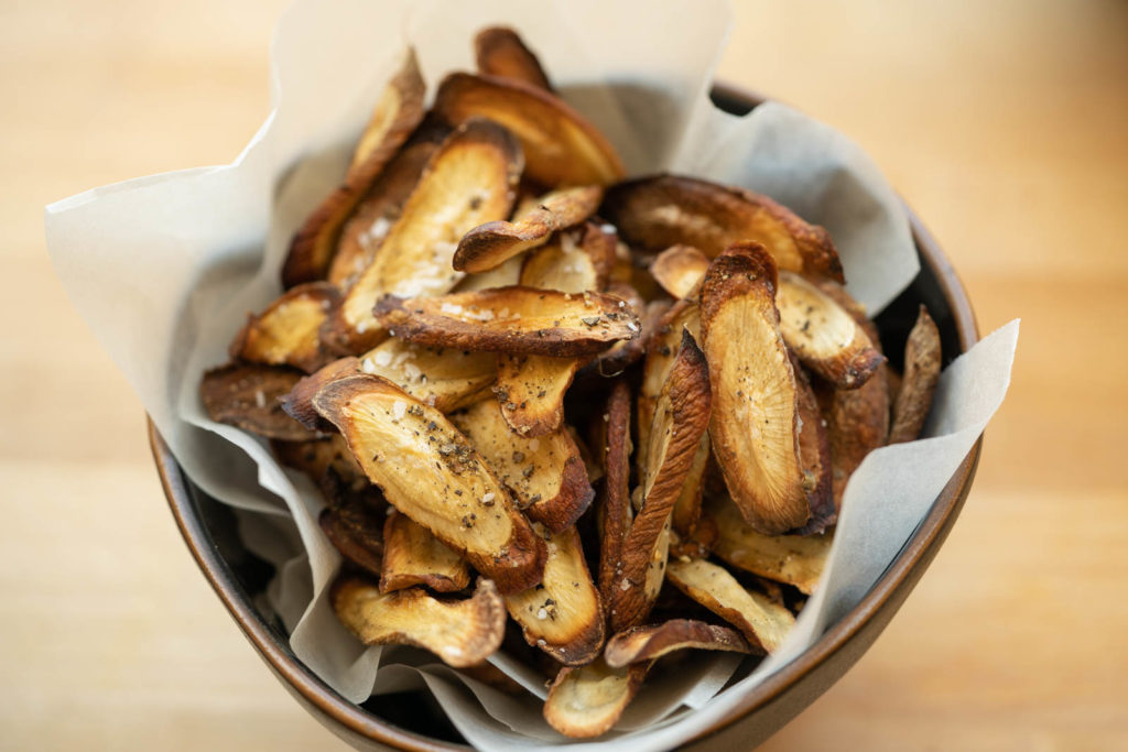 Air fried burdock root (gobo) chips