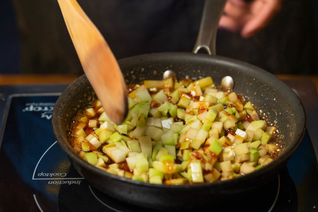 Add chayote into caramel