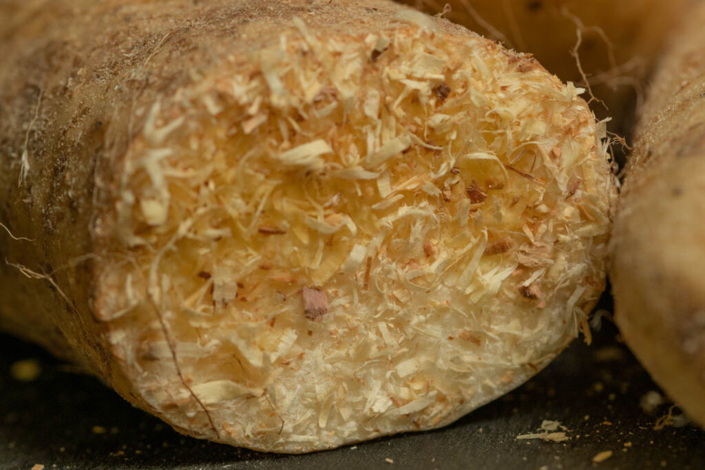 Precut nagaimo, dusted to prevent oxidation