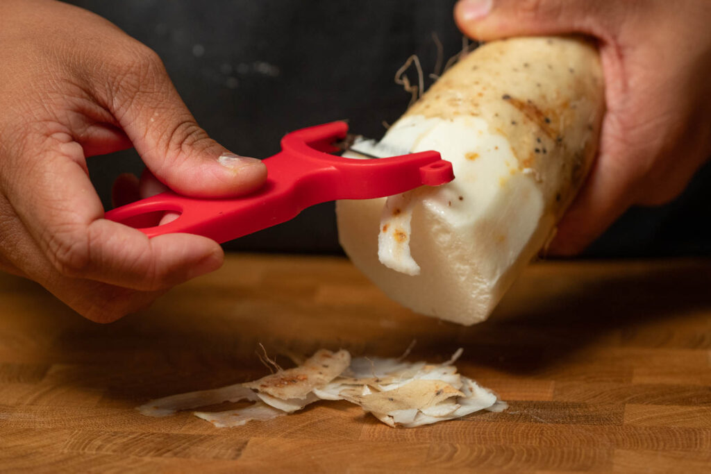 Peel a portion of the nagaimo