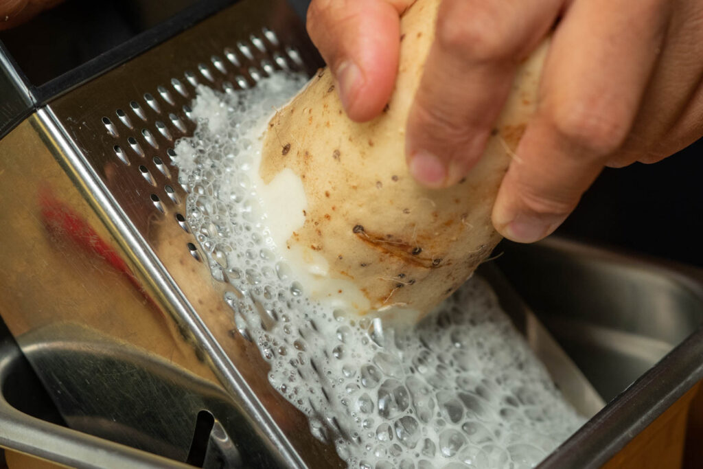 Grate the nagaimo to make tororo