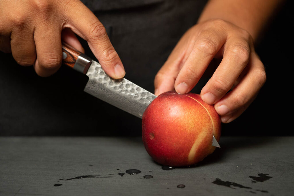 Slice the nectarine