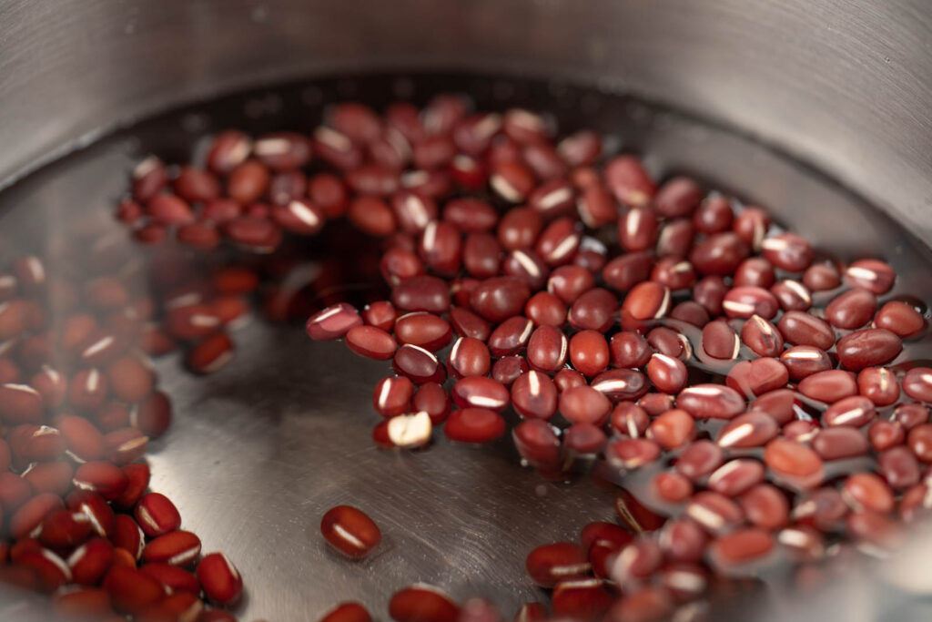Cover red beans with 1 inch of water