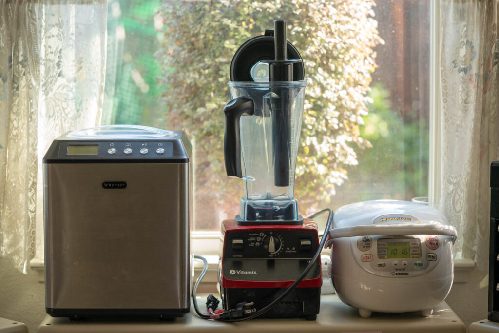 Whynter 2.1 Quart Upright Ice Cream Maker: size reference