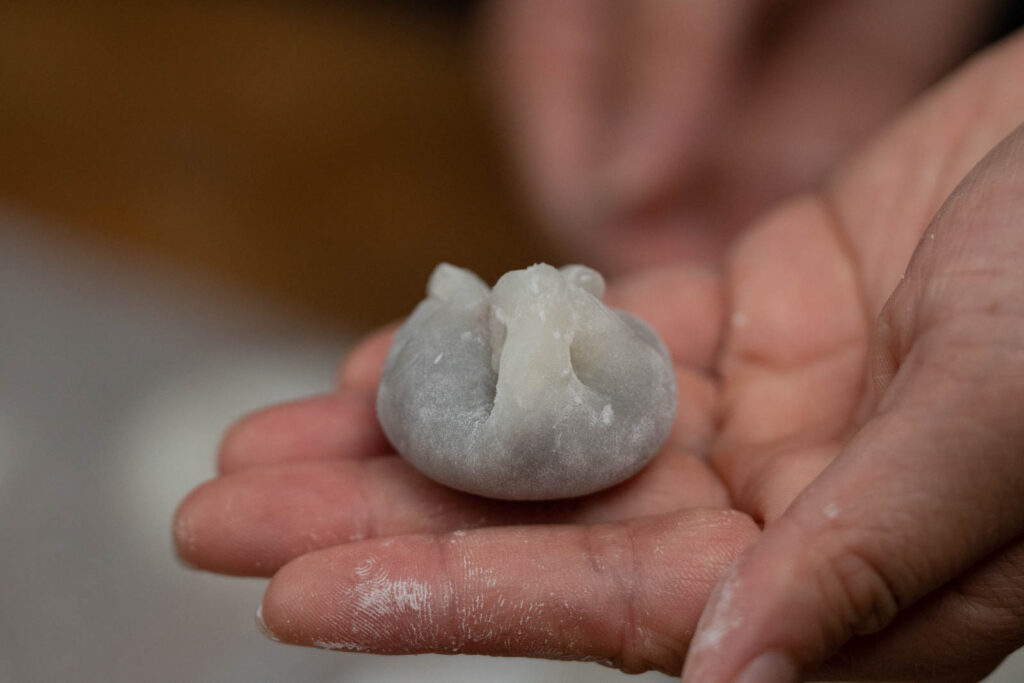 Sealing mochi closed