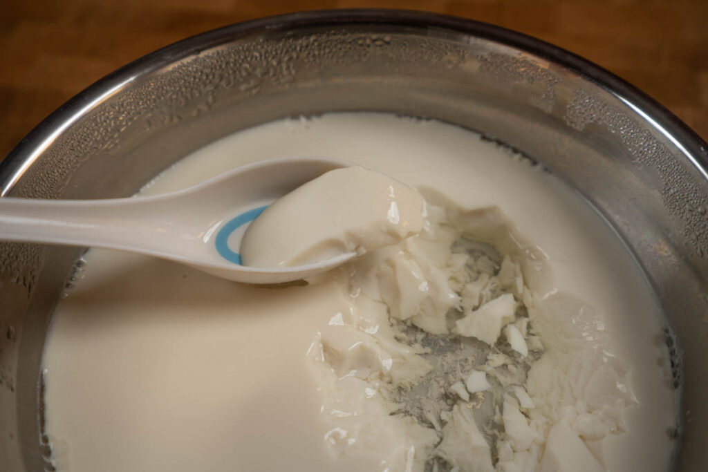 Serve doufuhua warm or chilled