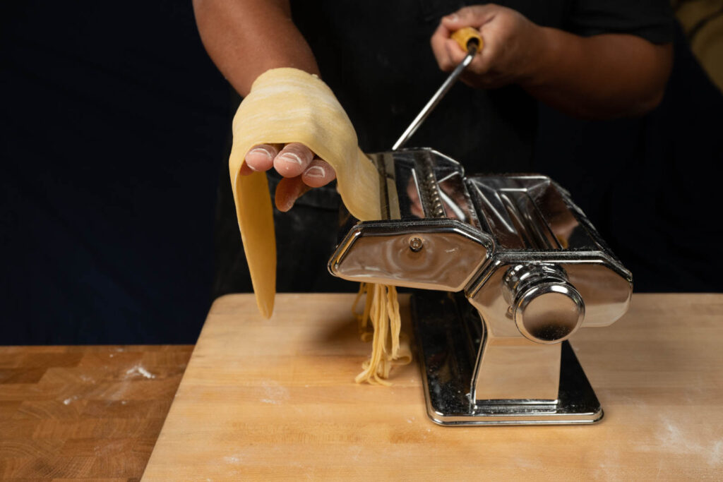 Cut noodles with machine