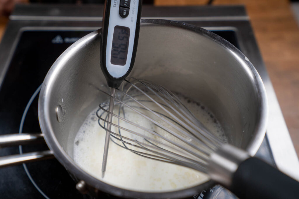 Heat up agar milk to 194F