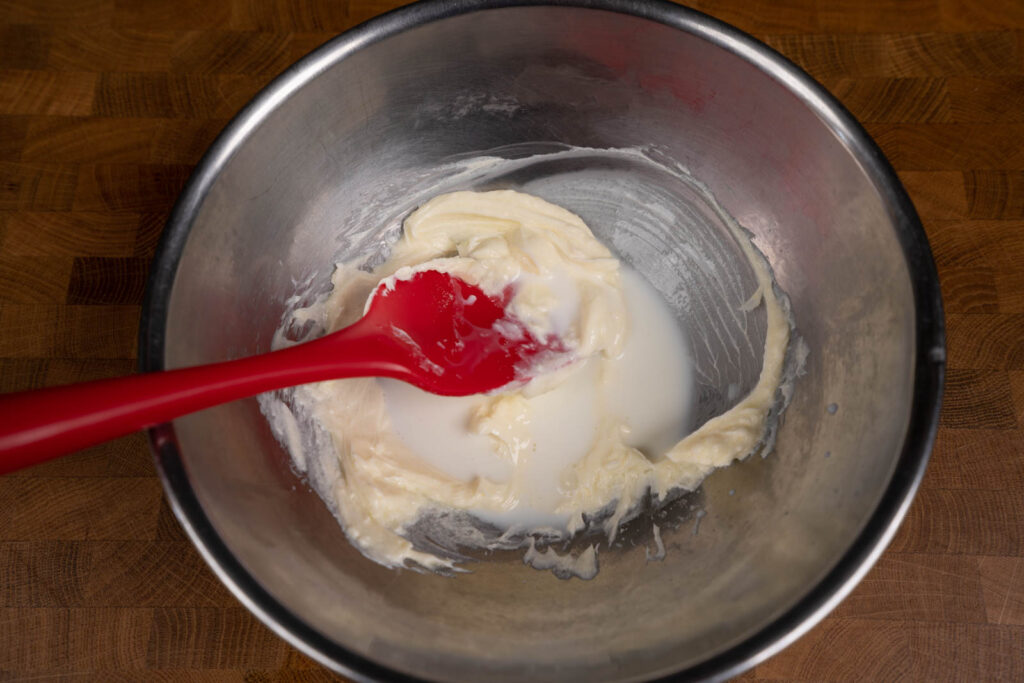 Cheese foam: mix in milk