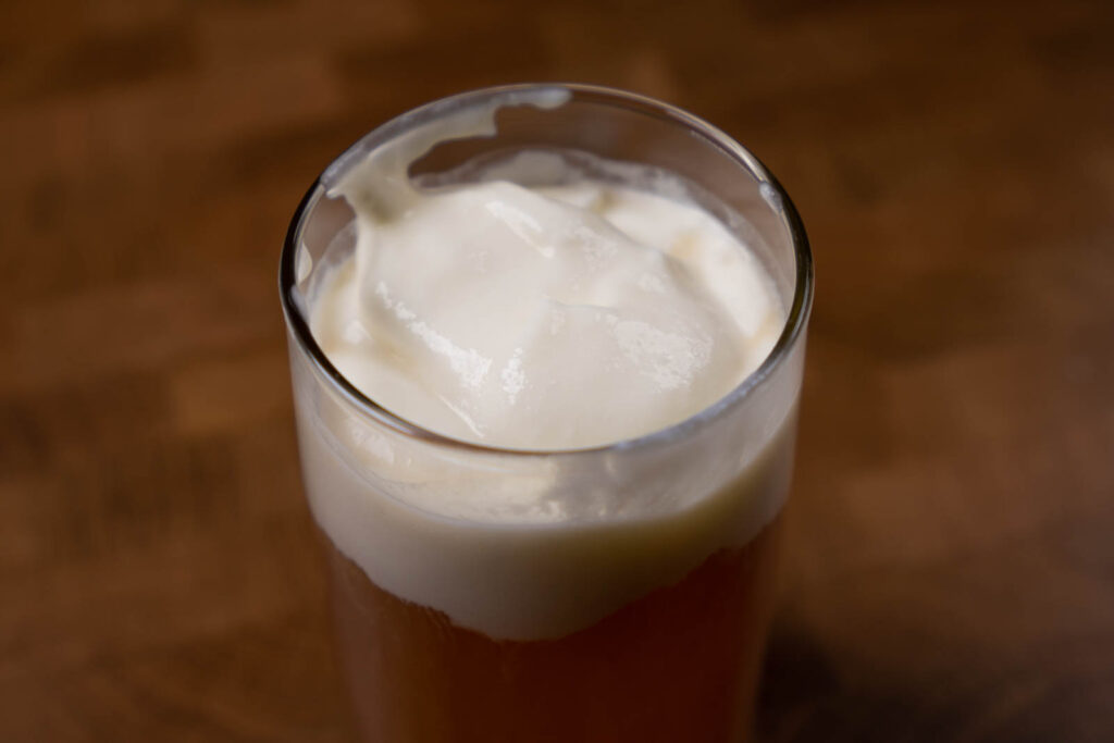 Cheese cream foam: tea topped with cheese cream foam