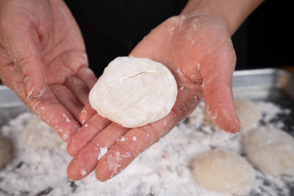 Remove excess starch from top (inside) of round