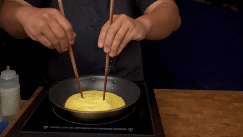 shaping the tornado omurice